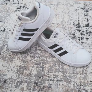 Adidas youth size 6